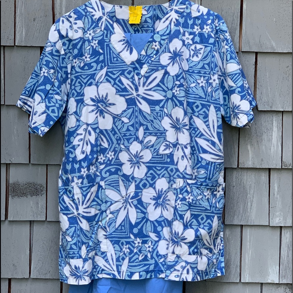 Scrub set